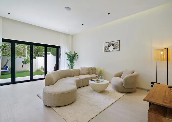 Backyard Bliss Villa In The Lakes 3Br Plus Maid\'S Room
