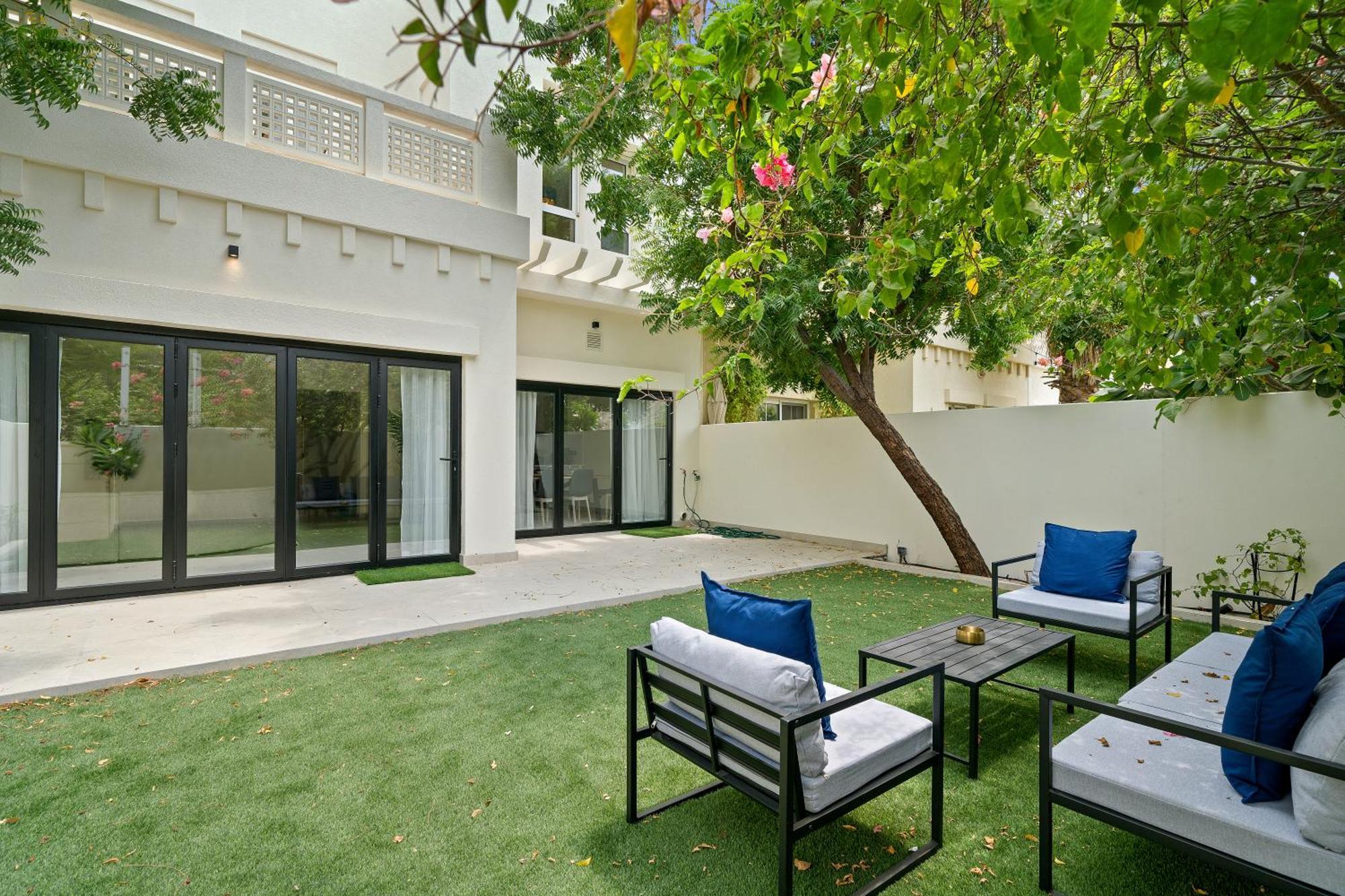 Apartment Backyard Bliss In The Lakes 3br Maid's *