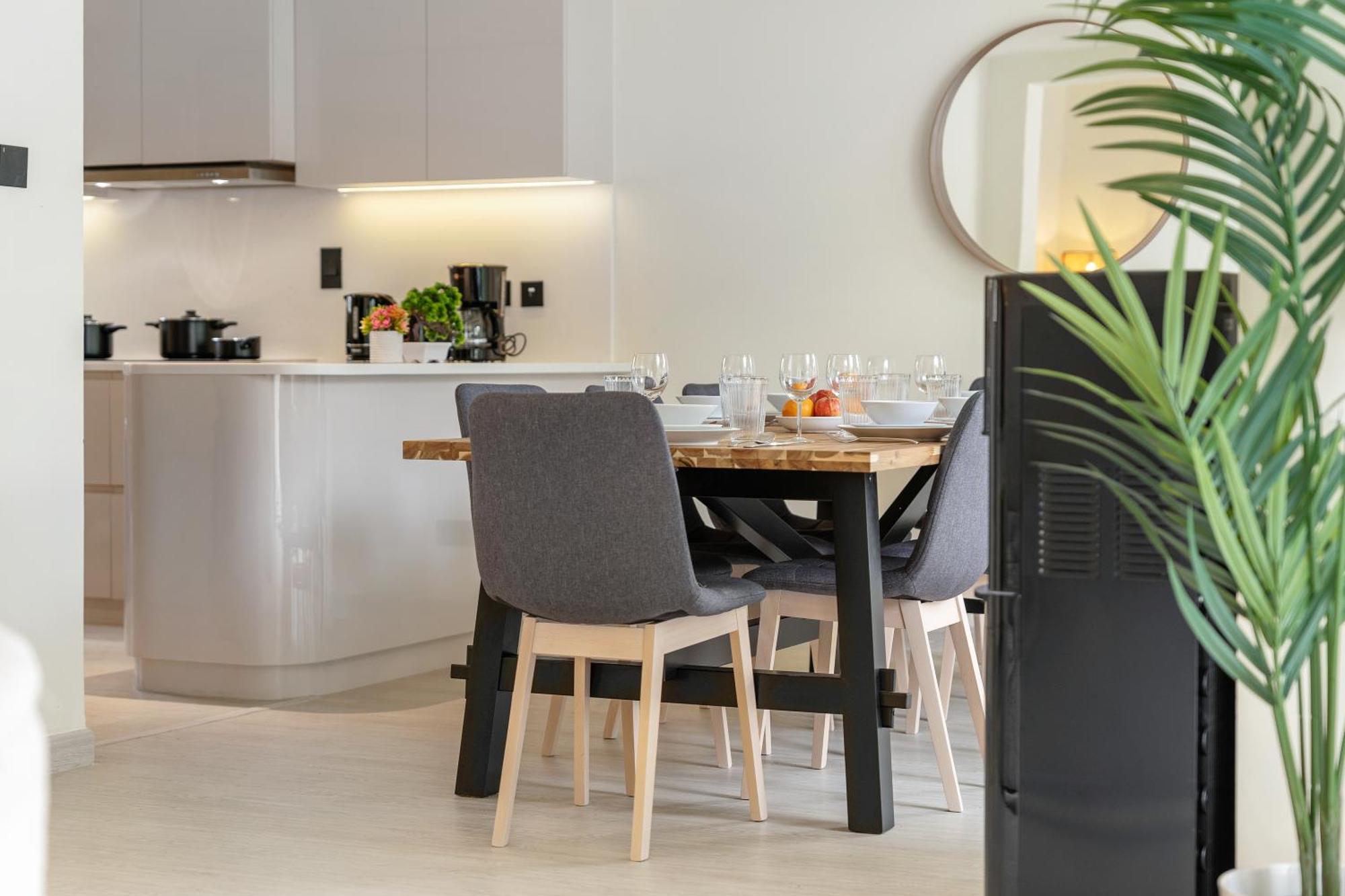 Apartment Backyard Bliss In The Lakes 3br Maid's Dubai