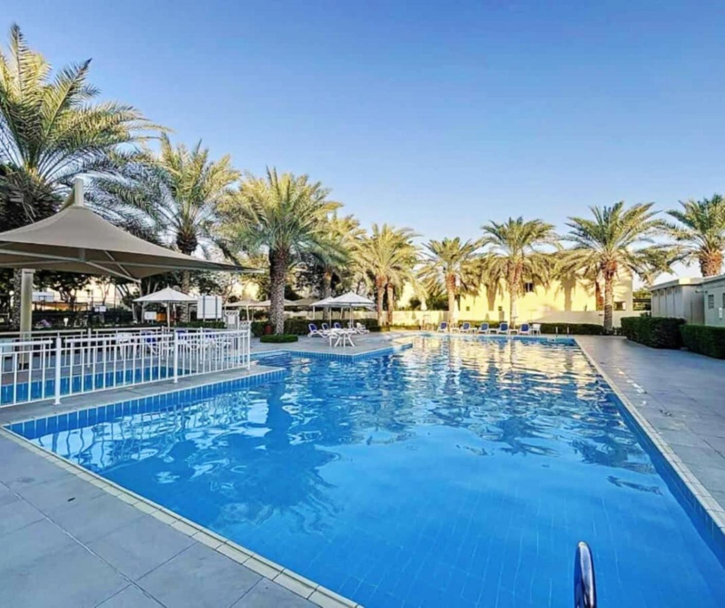 Apartment Backyard Bliss In The Lakes 3br Maid's Dubai